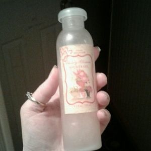 👝GIFTED Cherry Blossom Shower Gel